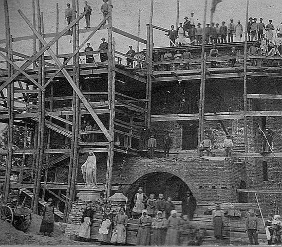 Budowa kościoła ok. 1916 r.